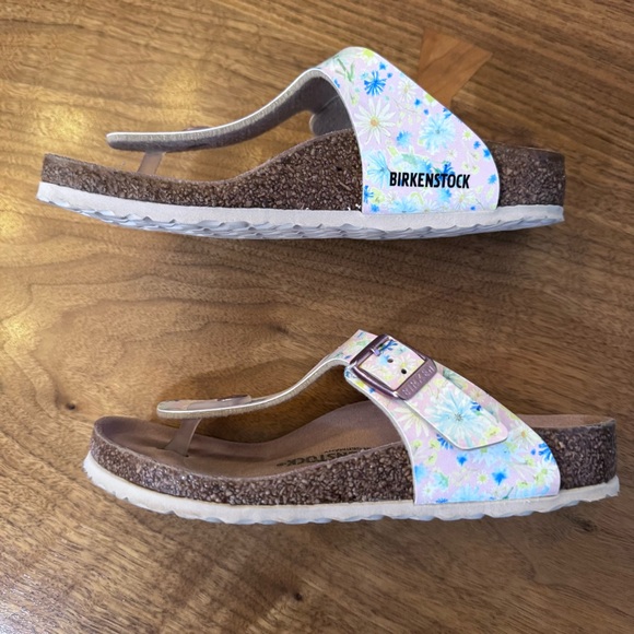 Birkenstock Kids Sandals with Floral Design. Size Kid’s 31 (13 - 13.5) - Picture 10 of 11